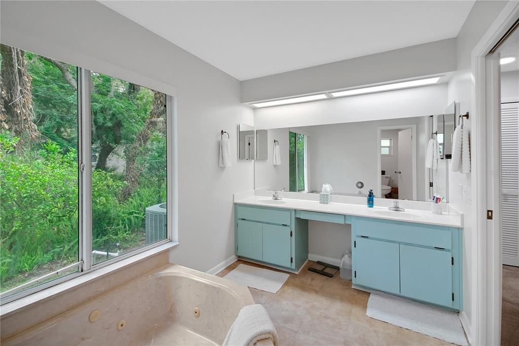 Active With Contract: $265,000 (3 beds, 2 baths, 2189 Square Feet)