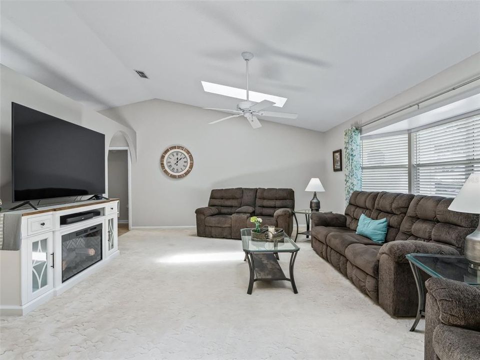Active With Contract: $265,000 (3 beds, 2 baths, 2189 Square Feet)