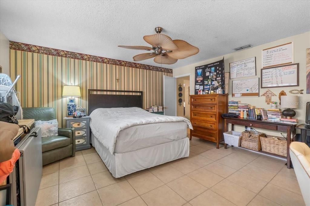 For Rent: $1,450 (3 beds, 2 baths, 1783 Square Feet)