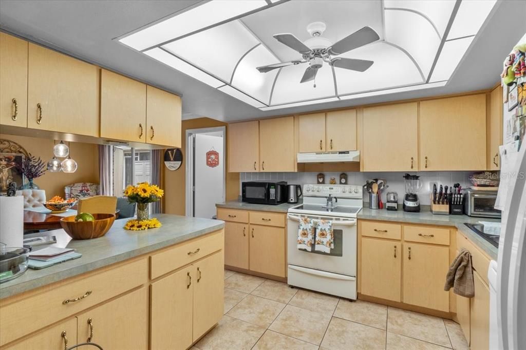 For Rent: $1,450 (3 beds, 2 baths, 1783 Square Feet)