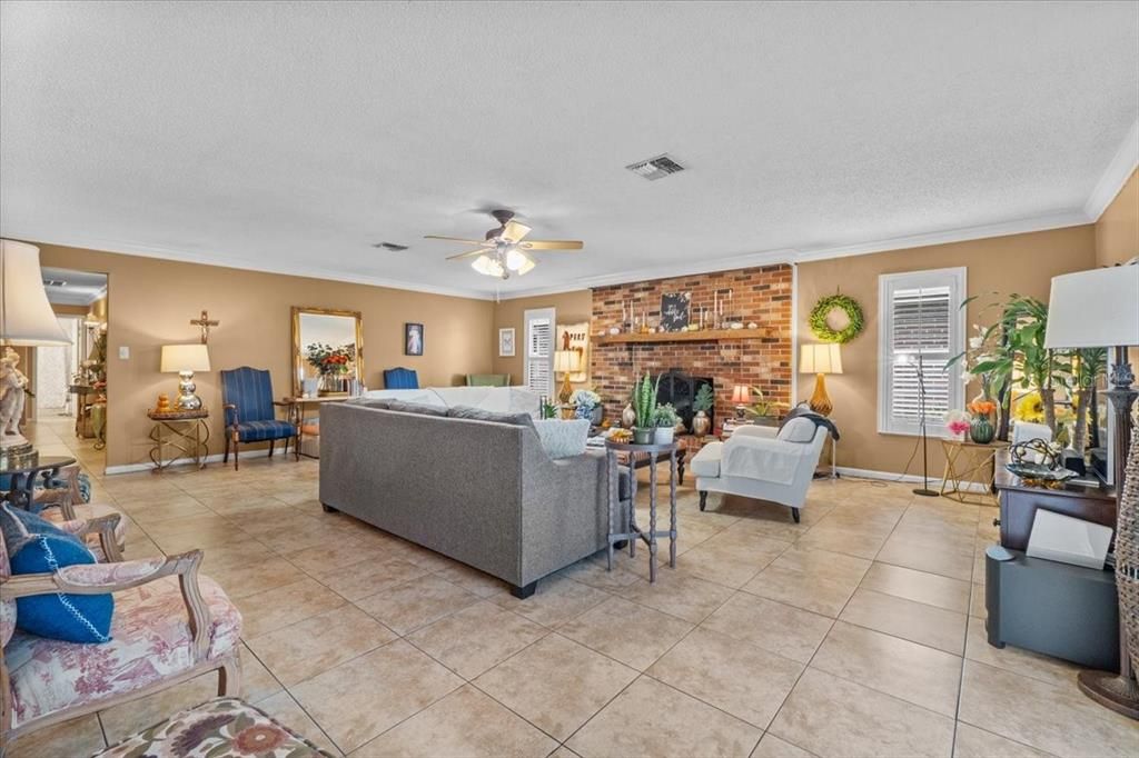 For Rent: $1,450 (3 beds, 2 baths, 1783 Square Feet)