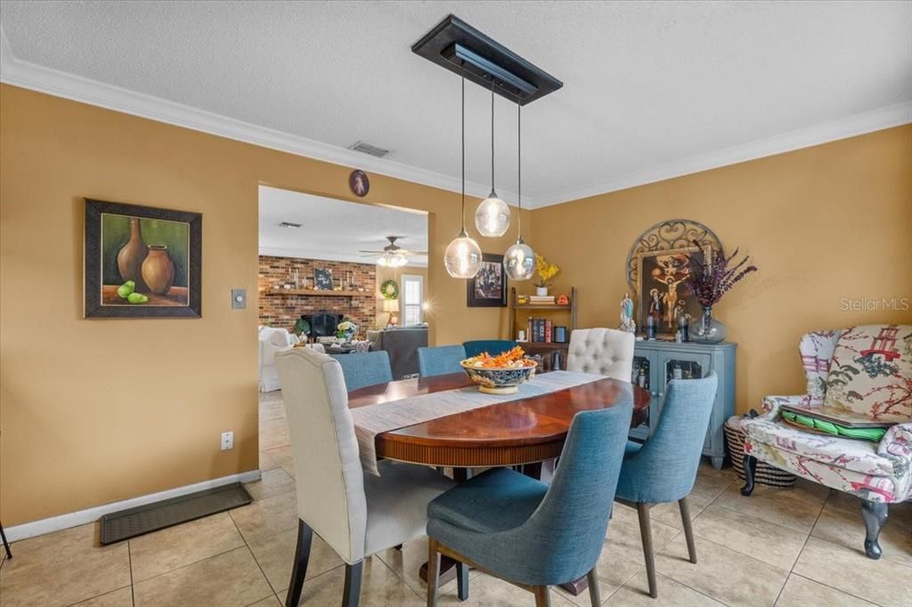 For Rent: $1,450 (3 beds, 2 baths, 1783 Square Feet)