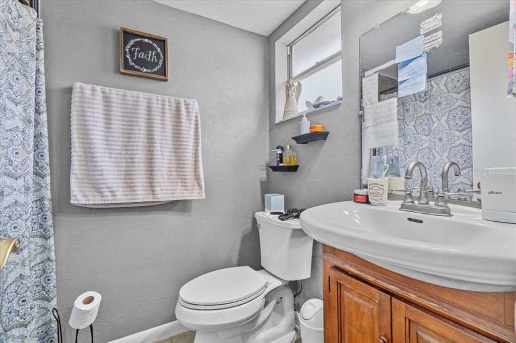 For Rent: $1,450 (3 beds, 2 baths, 1783 Square Feet)