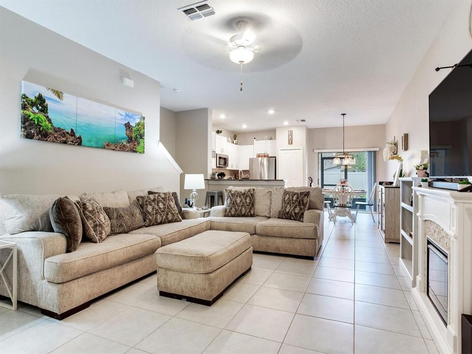 For Sale: $289,000 (3 beds, 2 baths, 1634 Square Feet)
