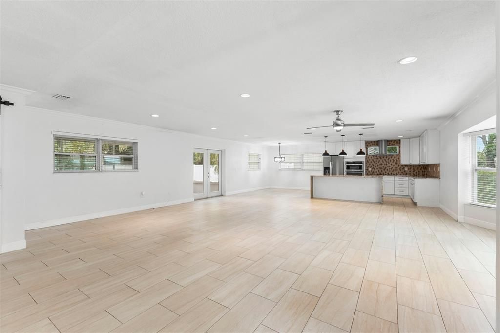 En Venta: $599,000 (4 camas, 2 baños, 2279 Pies cuadrados)
