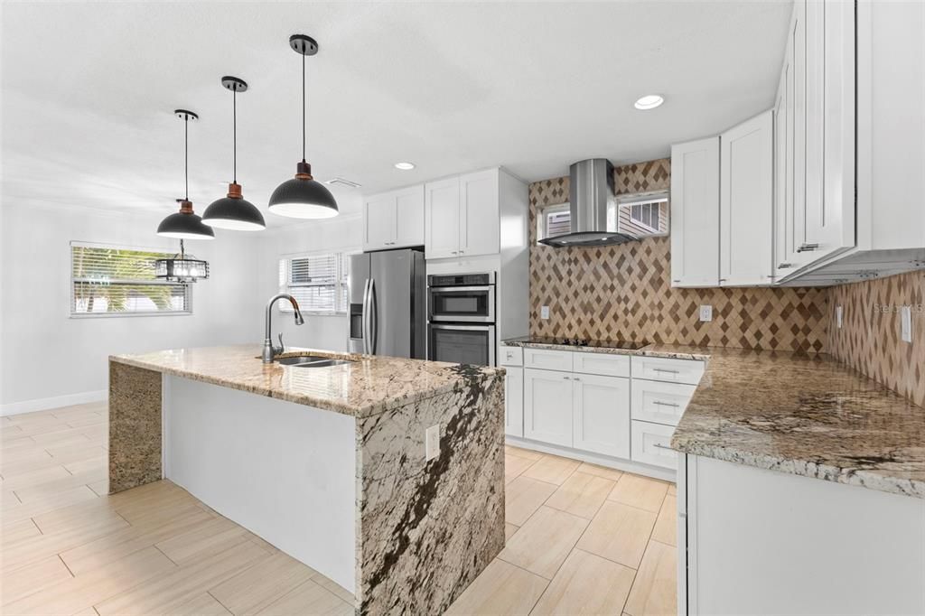 En Venta: $599,000 (4 camas, 2 baños, 2279 Pies cuadrados)