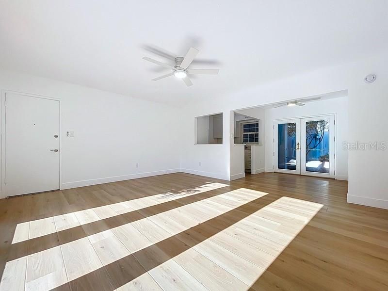 For Sale: $500,000 (2 beds, 1 baths, 815 Square Feet)