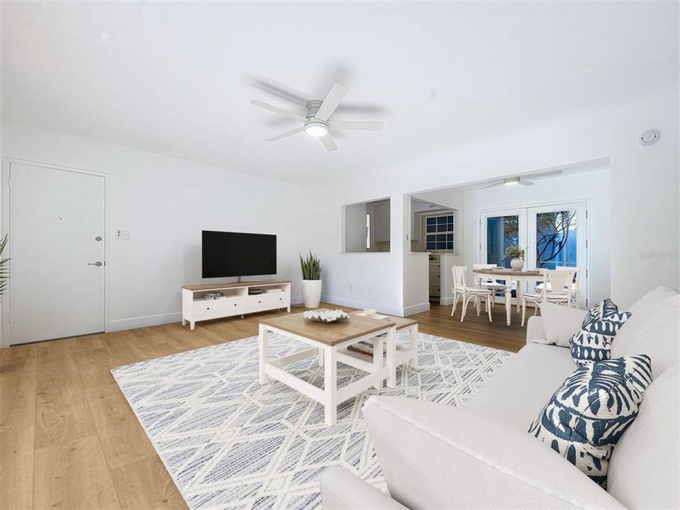 For Sale: $500,000 (2 beds, 1 baths, 815 Square Feet)