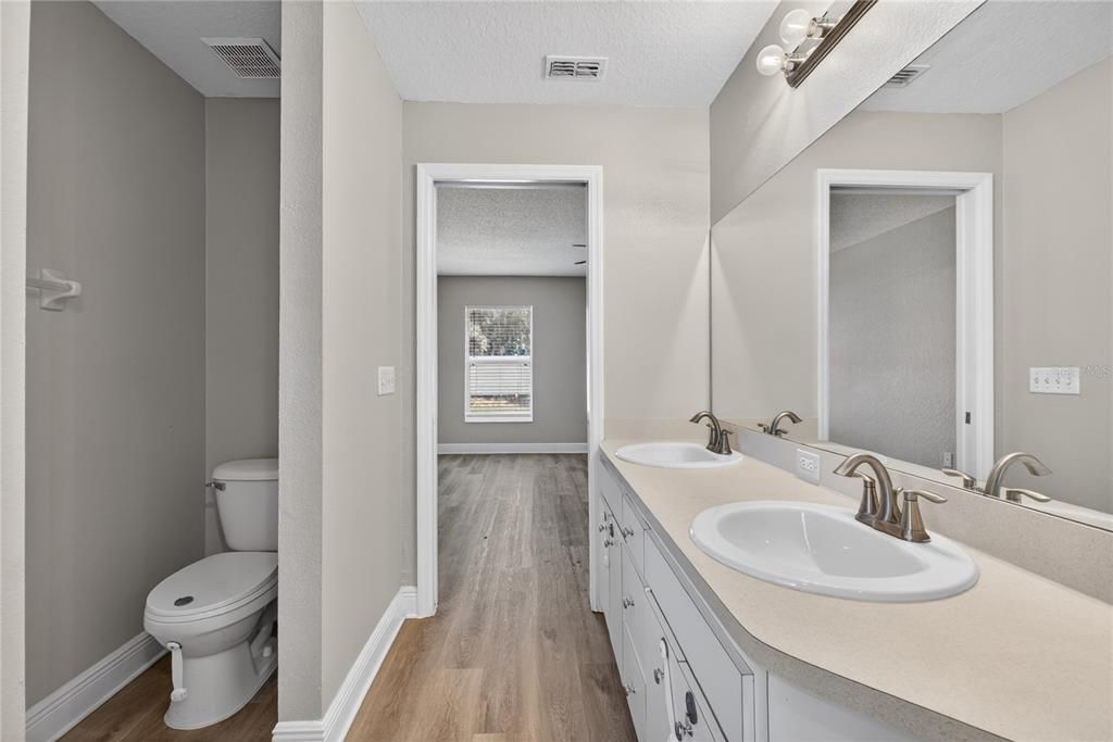 For Sale: $259,900 (3 beds, 2 baths, 1521 Square Feet)