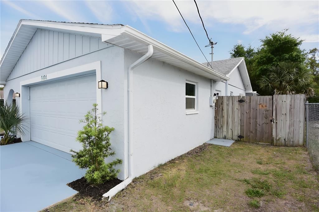 Active With Contract: $314,900 (3 beds, 2 baths, 1559 Square Feet)