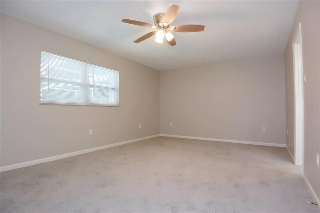 Active With Contract: $314,900 (3 beds, 2 baths, 1559 Square Feet)