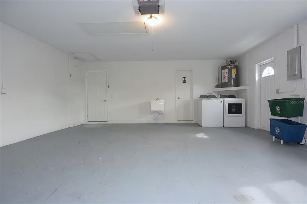Active With Contract: $314,900 (3 beds, 2 baths, 1559 Square Feet)