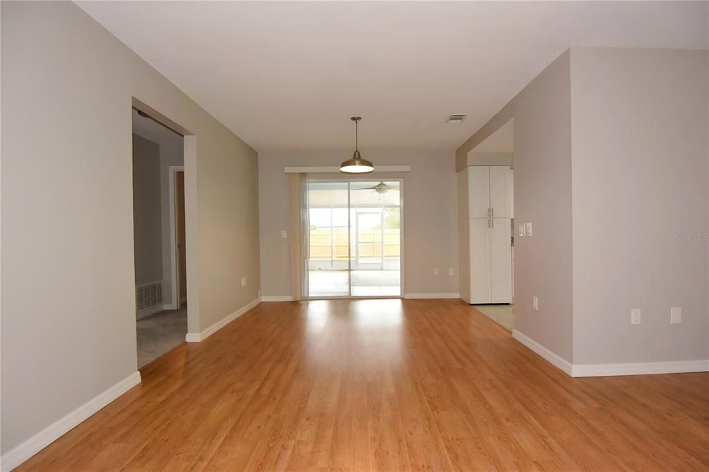Active With Contract: $314,900 (3 beds, 2 baths, 1559 Square Feet)