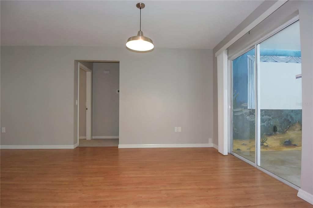 Active With Contract: $314,900 (3 beds, 2 baths, 1559 Square Feet)