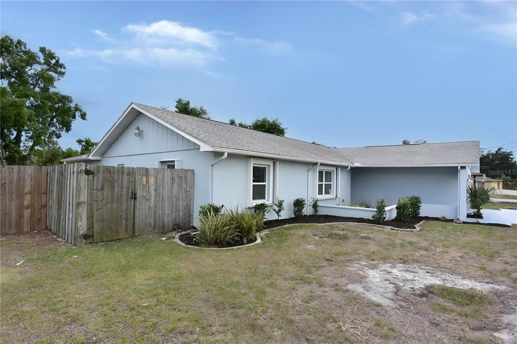 Active With Contract: $314,900 (3 beds, 2 baths, 1559 Square Feet)