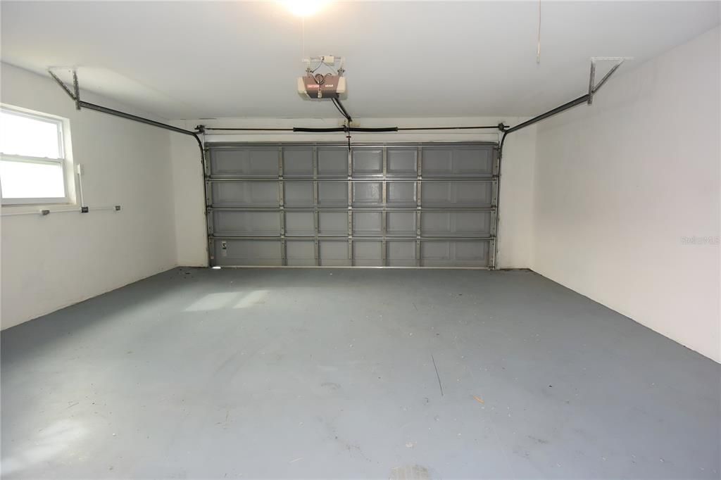 Active With Contract: $314,900 (3 beds, 2 baths, 1559 Square Feet)