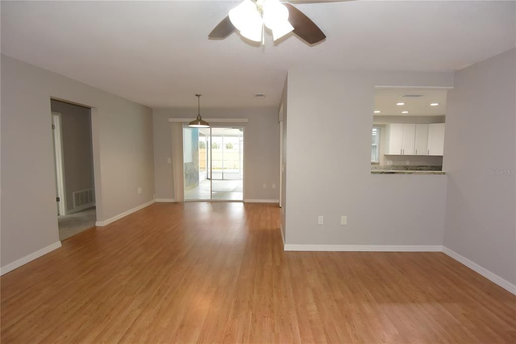 Active With Contract: $314,900 (3 beds, 2 baths, 1559 Square Feet)