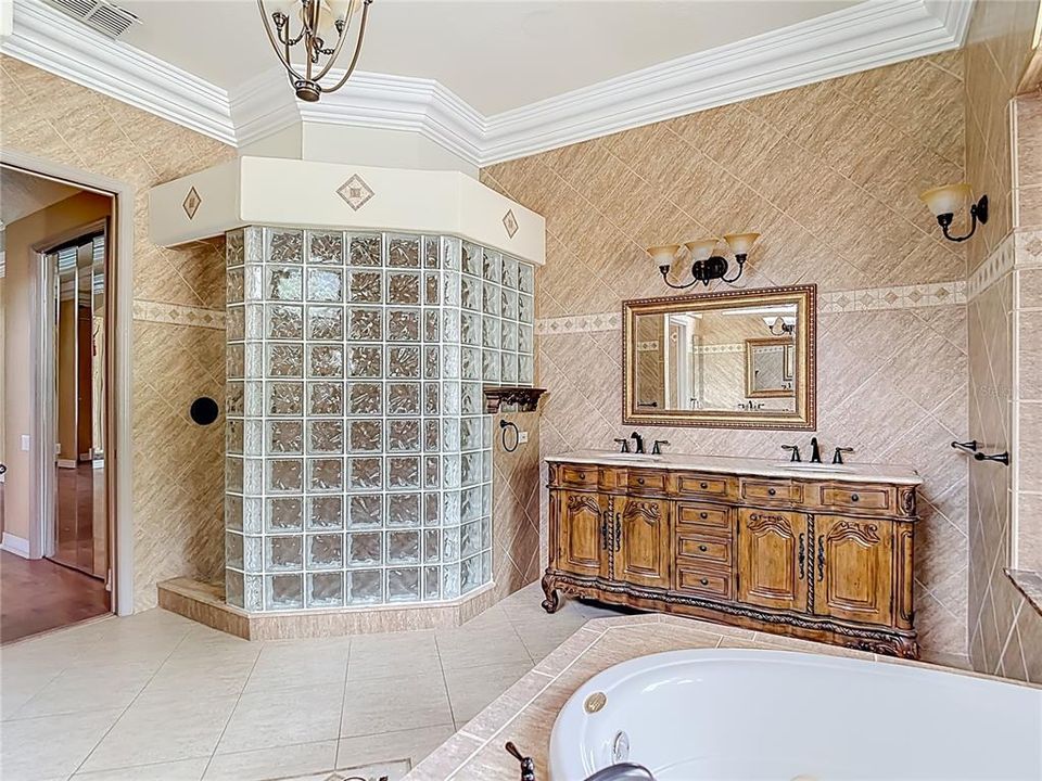 En Venta: $790,000 (3 camas, 3 baños, 5502 Pies cuadrados)