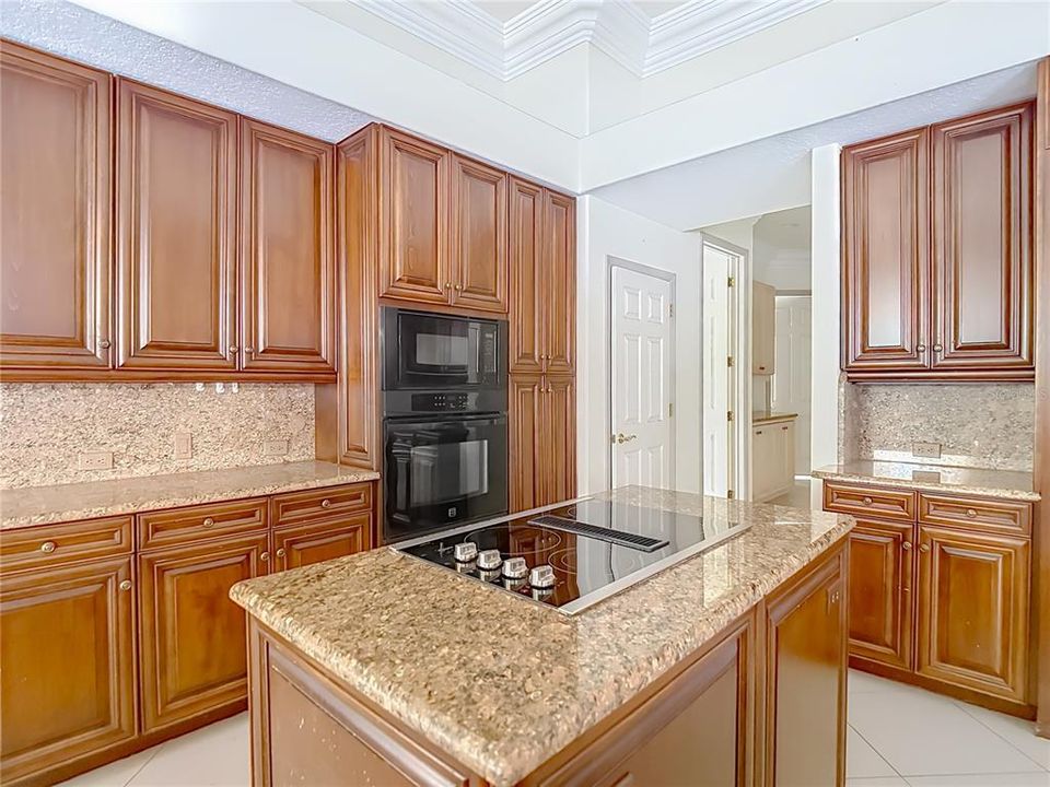 En Venta: $790,000 (3 camas, 3 baños, 5502 Pies cuadrados)