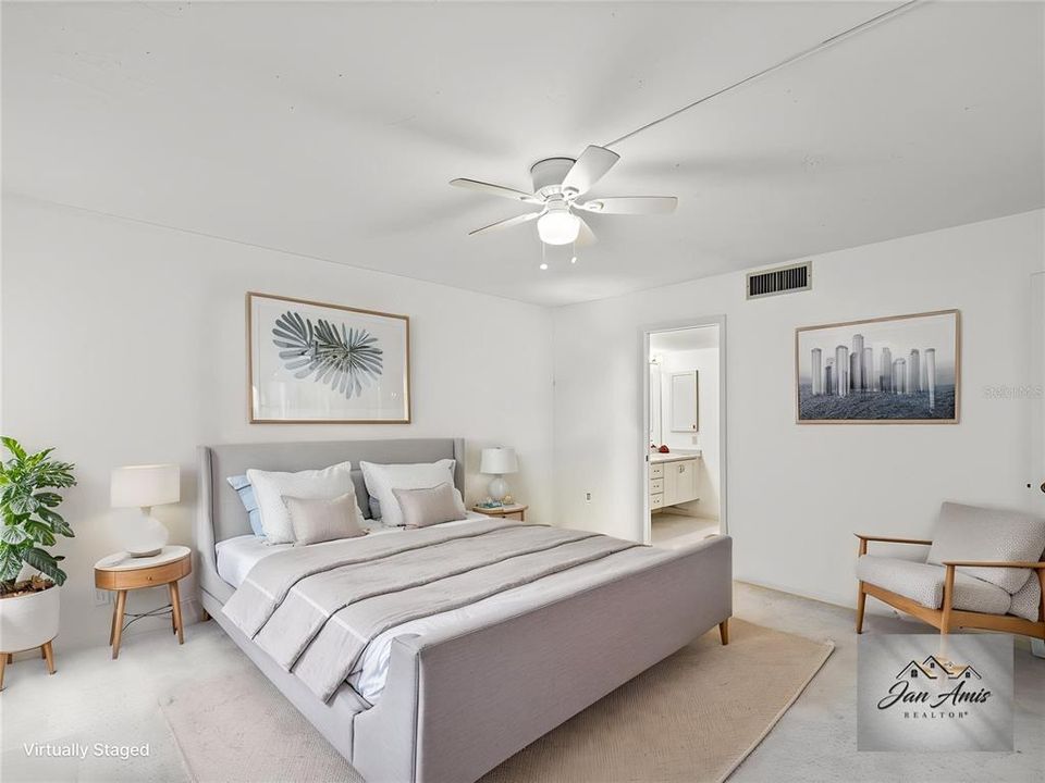 For Sale: $249,900 (2 beds, 2 baths, 1390 Square Feet)