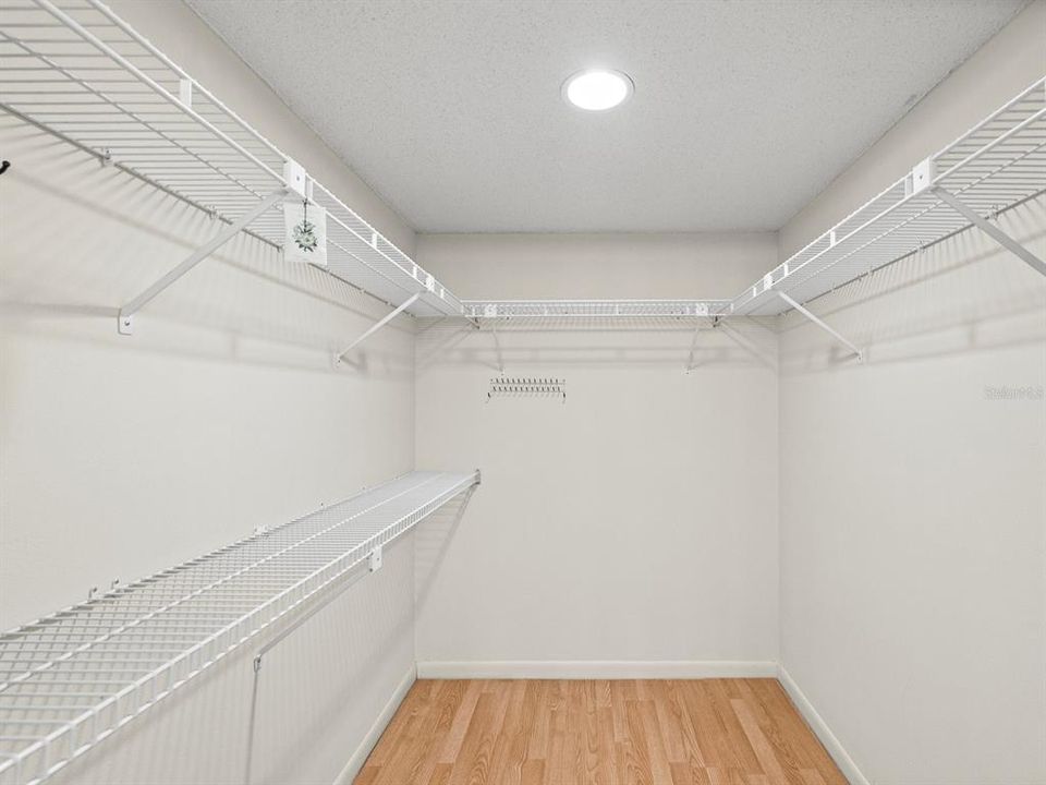 For Sale: $249,900 (2 beds, 2 baths, 1390 Square Feet)