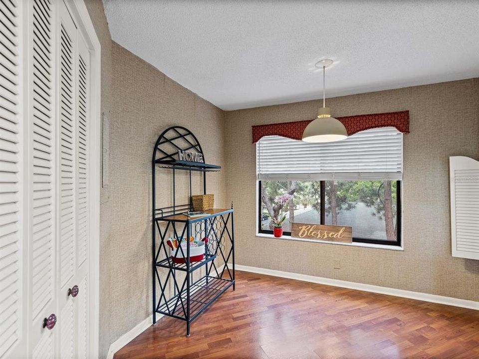 For Sale: $249,900 (2 beds, 2 baths, 1390 Square Feet)