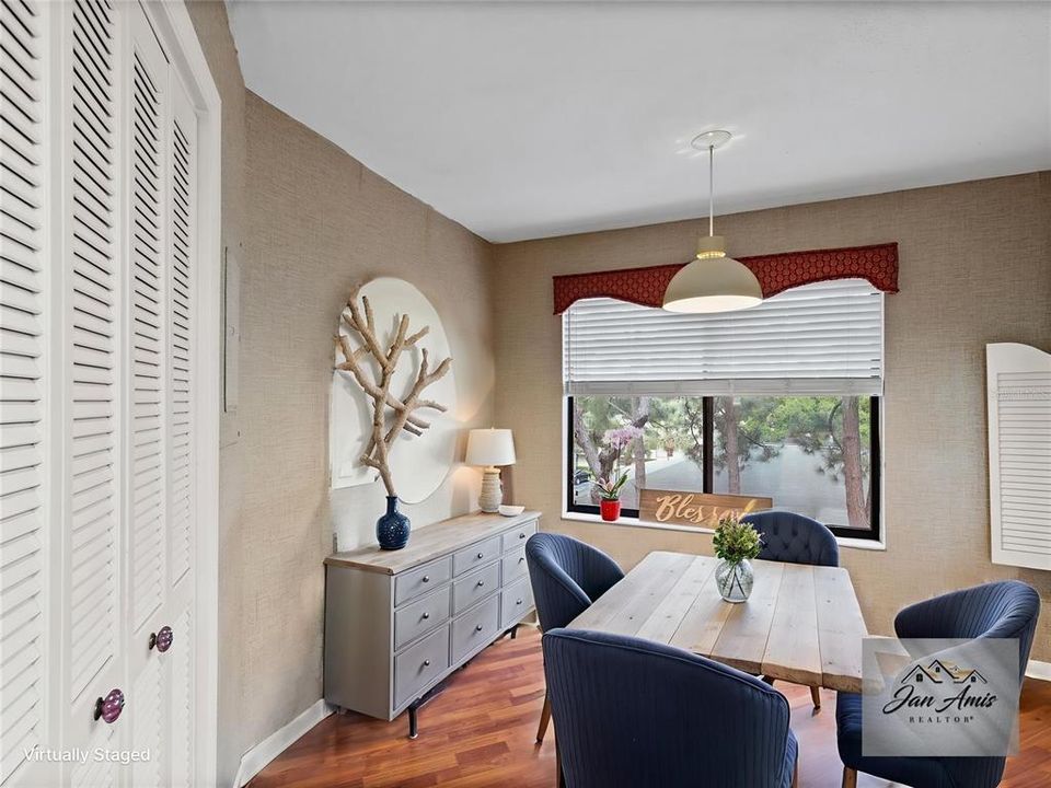 For Sale: $249,900 (2 beds, 2 baths, 1390 Square Feet)