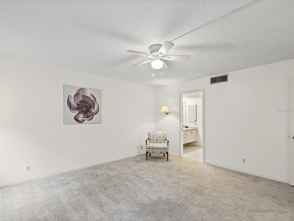 For Sale: $249,900 (2 beds, 2 baths, 1390 Square Feet)