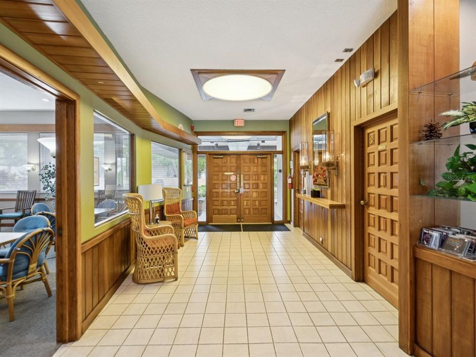 For Sale: $249,900 (2 beds, 2 baths, 1390 Square Feet)