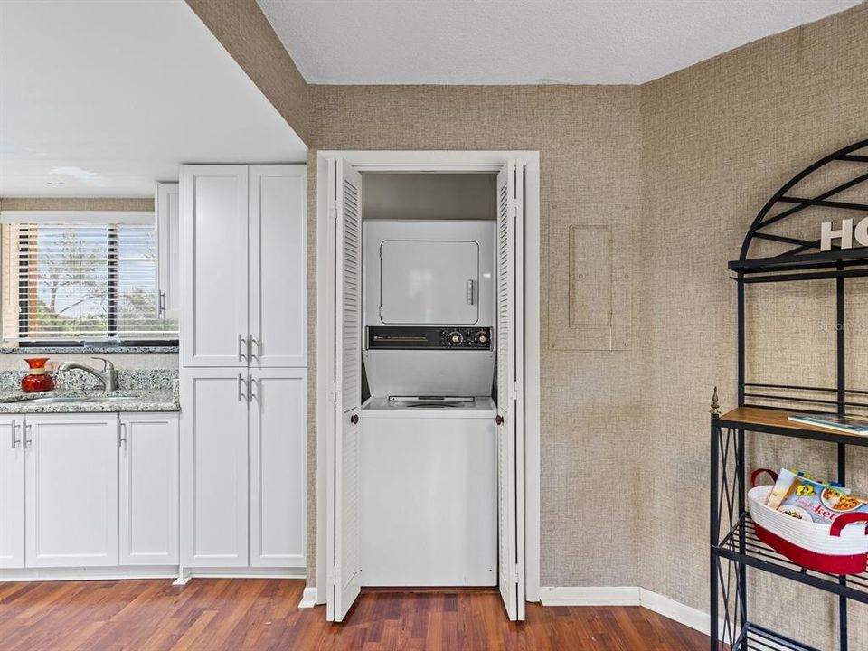 For Sale: $249,900 (2 beds, 2 baths, 1390 Square Feet)