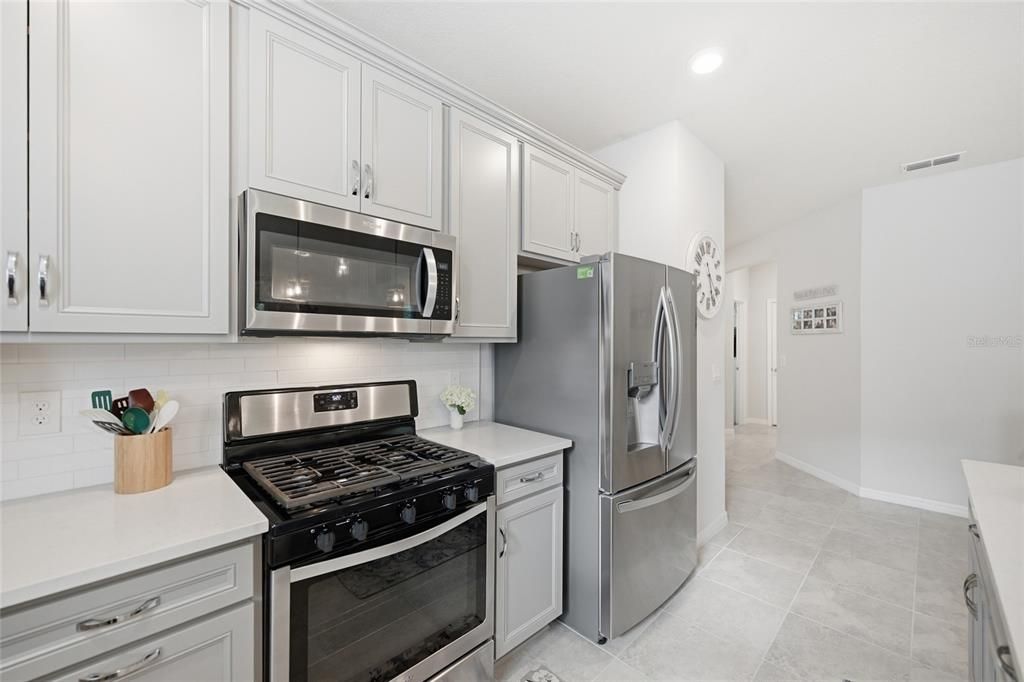 For Sale: $449,000 (3 beds, 2 baths, 2103 Square Feet)