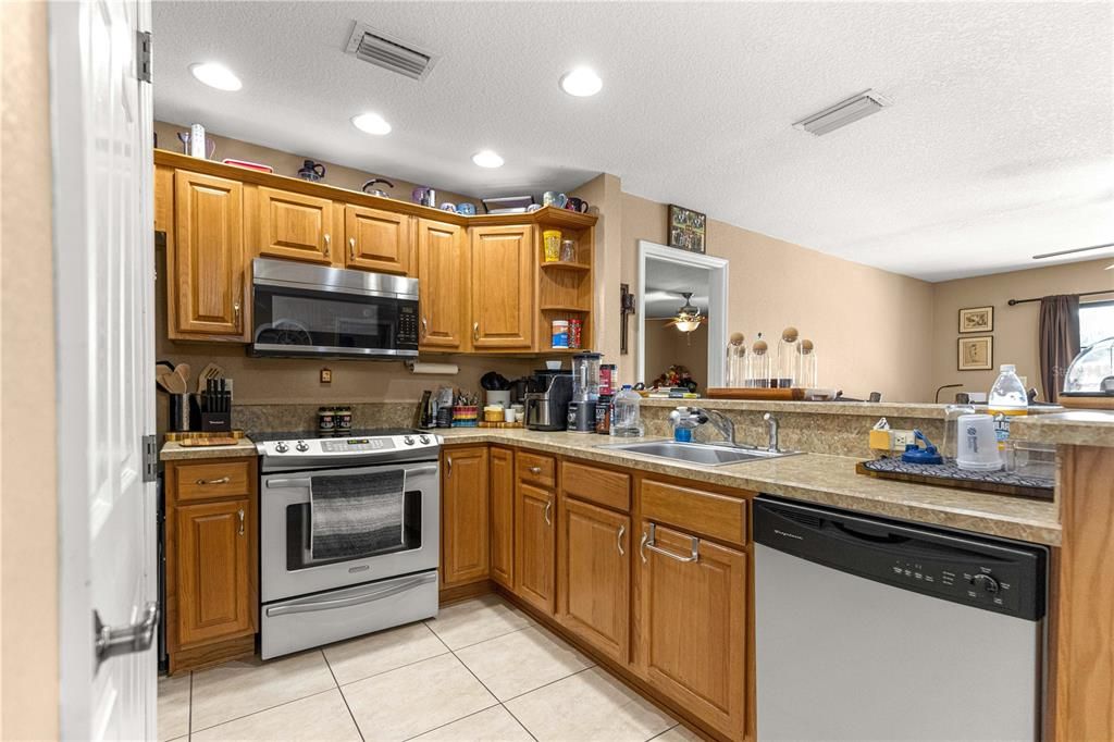 For Sale: $135,000 (2 beds, 2 baths, 1148 Square Feet)