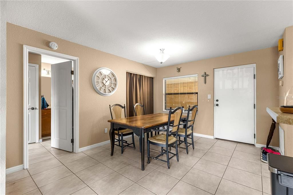 For Sale: $135,000 (2 beds, 2 baths, 1148 Square Feet)