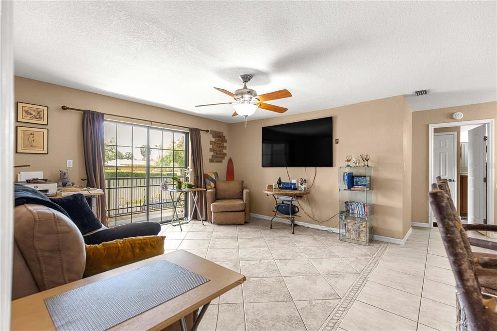For Sale: $135,000 (2 beds, 2 baths, 1148 Square Feet)