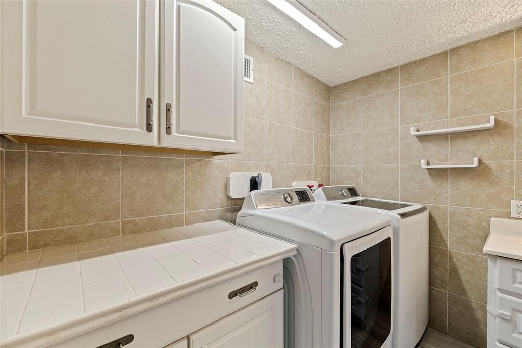 Active With Contract: $325,000 (3 beds, 2 baths, 1144 Square Feet)