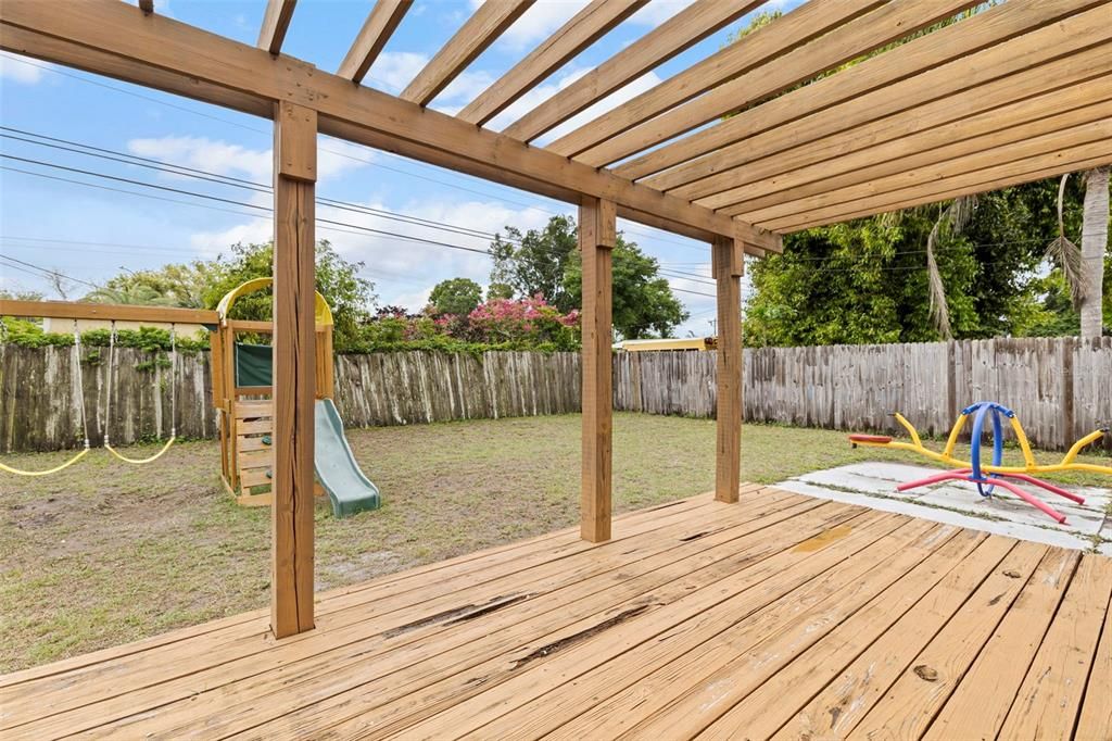 Active With Contract: $325,000 (3 beds, 2 baths, 1144 Square Feet)