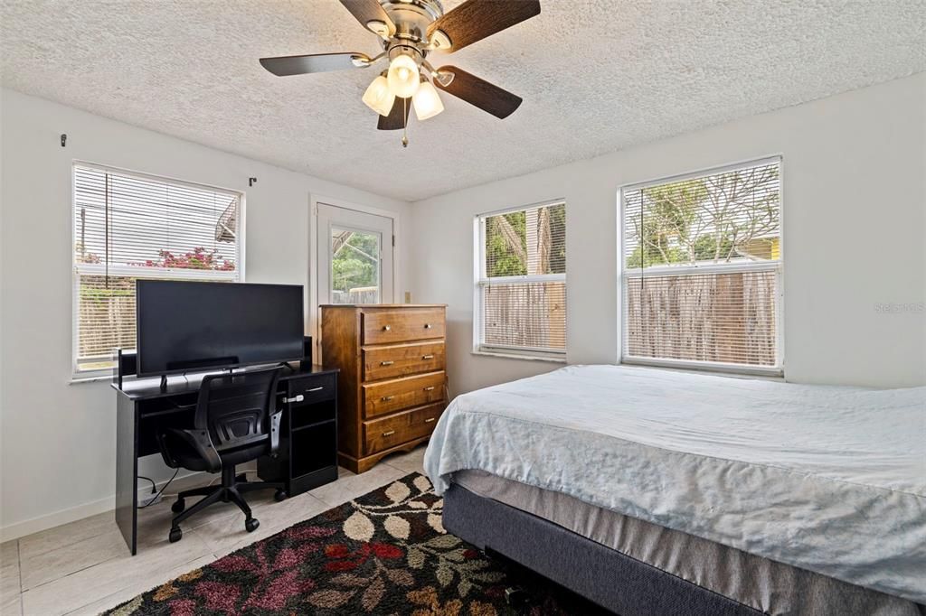 Active With Contract: $325,000 (3 beds, 2 baths, 1144 Square Feet)