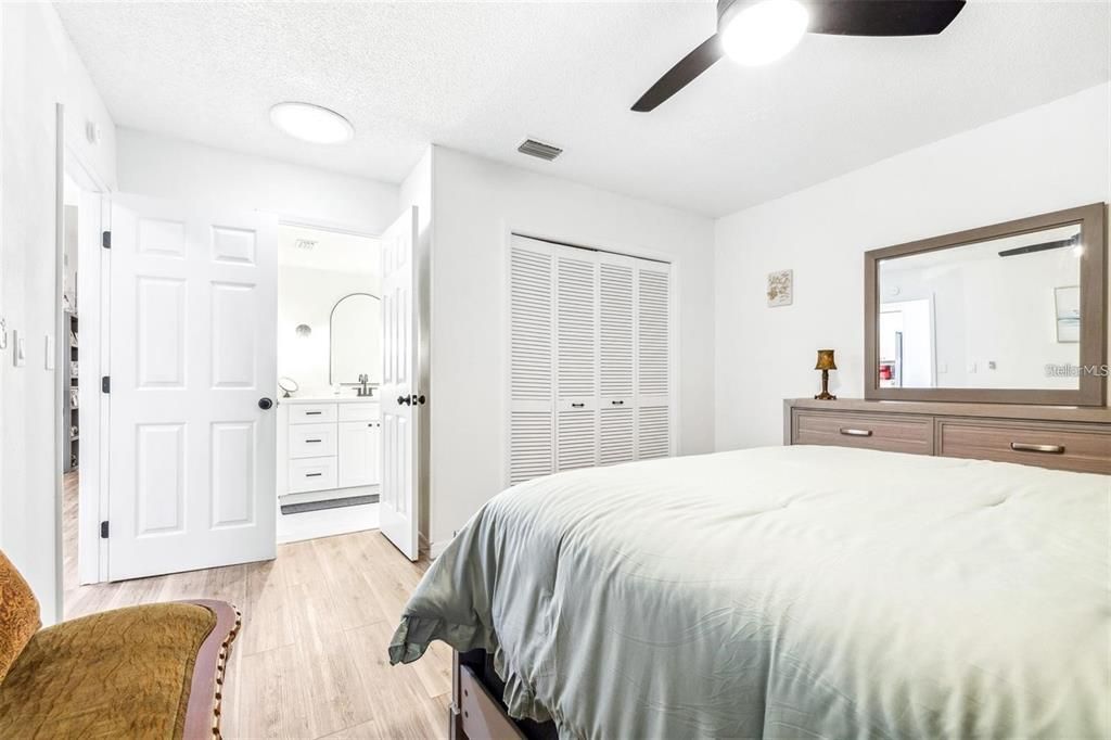 Active With Contract: $2,200 (2 beds, 2 baths, 1320 Square Feet)