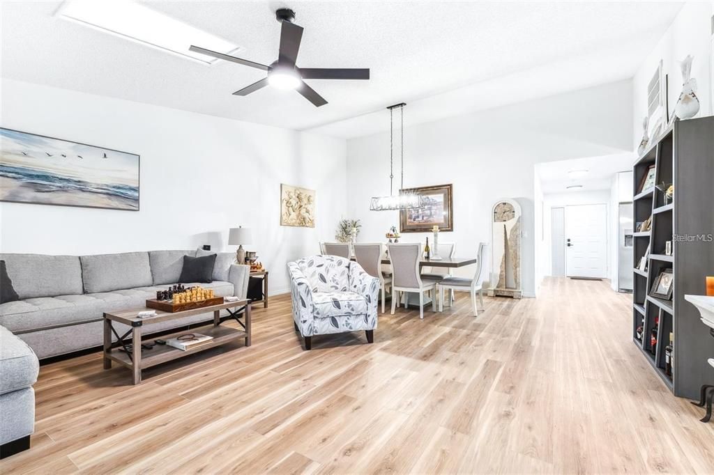Active With Contract: $2,200 (2 beds, 2 baths, 1320 Square Feet)
