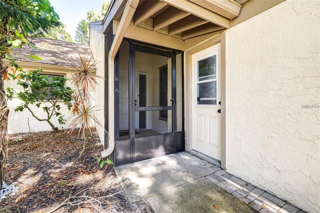 Active With Contract: $2,200 (2 beds, 2 baths, 1320 Square Feet)