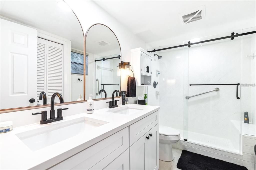 Active With Contract: $2,200 (2 beds, 2 baths, 1320 Square Feet)