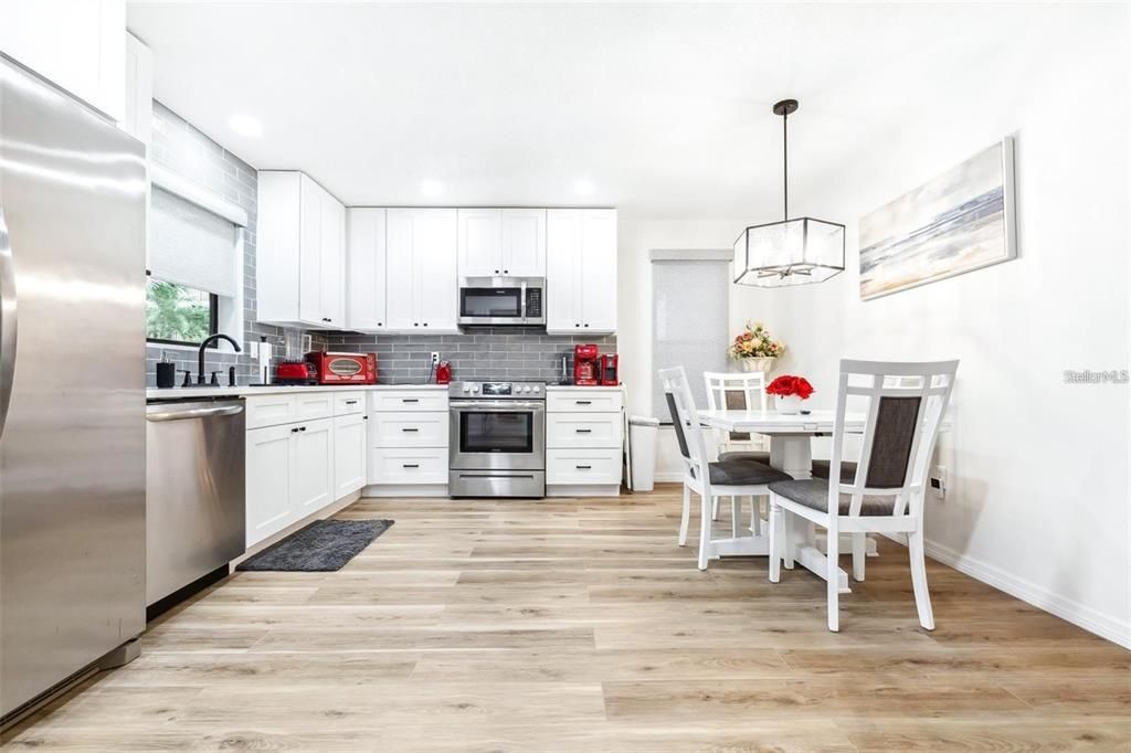 Active With Contract: $2,200 (2 beds, 2 baths, 1320 Square Feet)