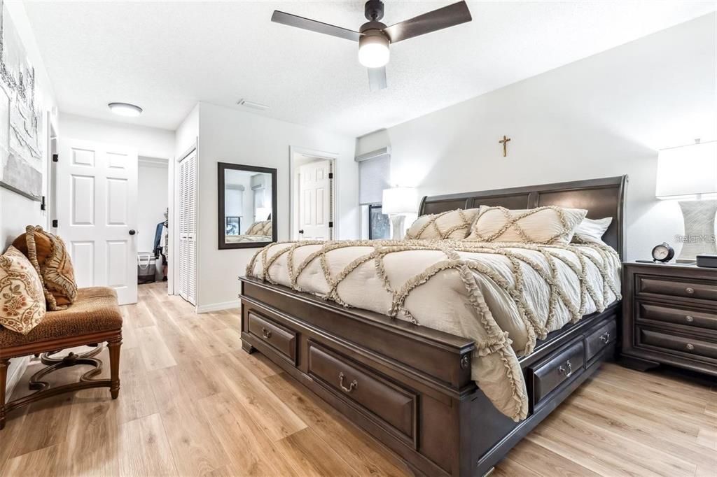 Active With Contract: $2,200 (2 beds, 2 baths, 1320 Square Feet)