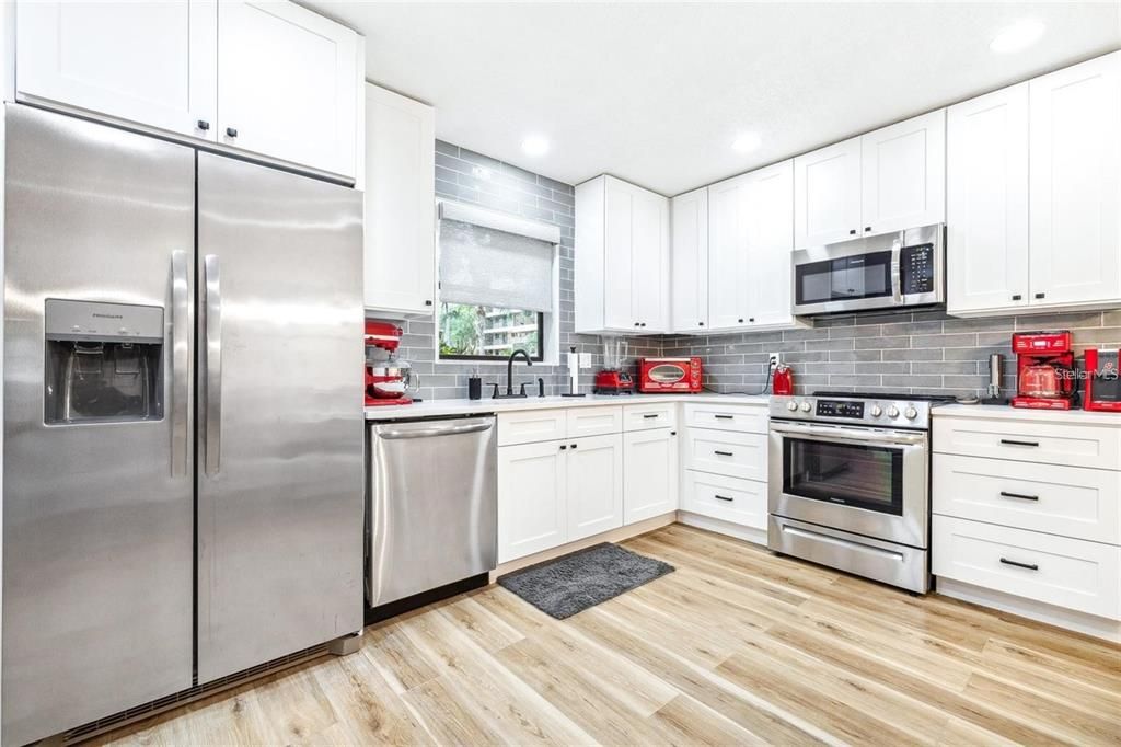 Active With Contract: $2,200 (2 beds, 2 baths, 1320 Square Feet)