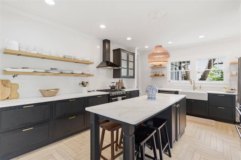 Activo con contrato: $1,549,000 (5 camas, 3 baños, 3011 Pies cuadrados)