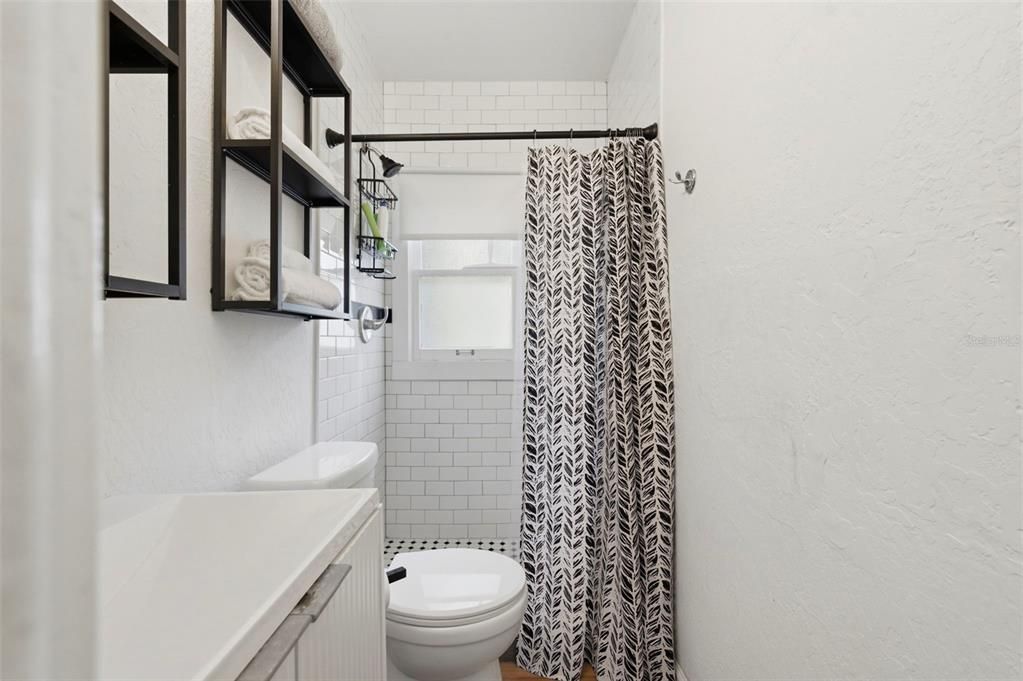 Activo con contrato: $1,549,000 (5 camas, 3 baños, 3011 Pies cuadrados)