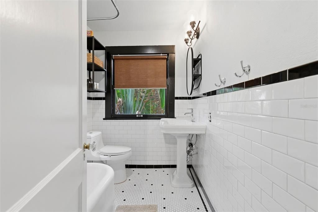 Activo con contrato: $1,549,000 (5 camas, 3 baños, 3011 Pies cuadrados)