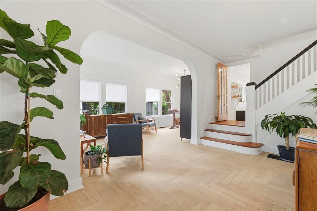 Activo con contrato: $1,549,000 (5 camas, 3 baños, 3011 Pies cuadrados)