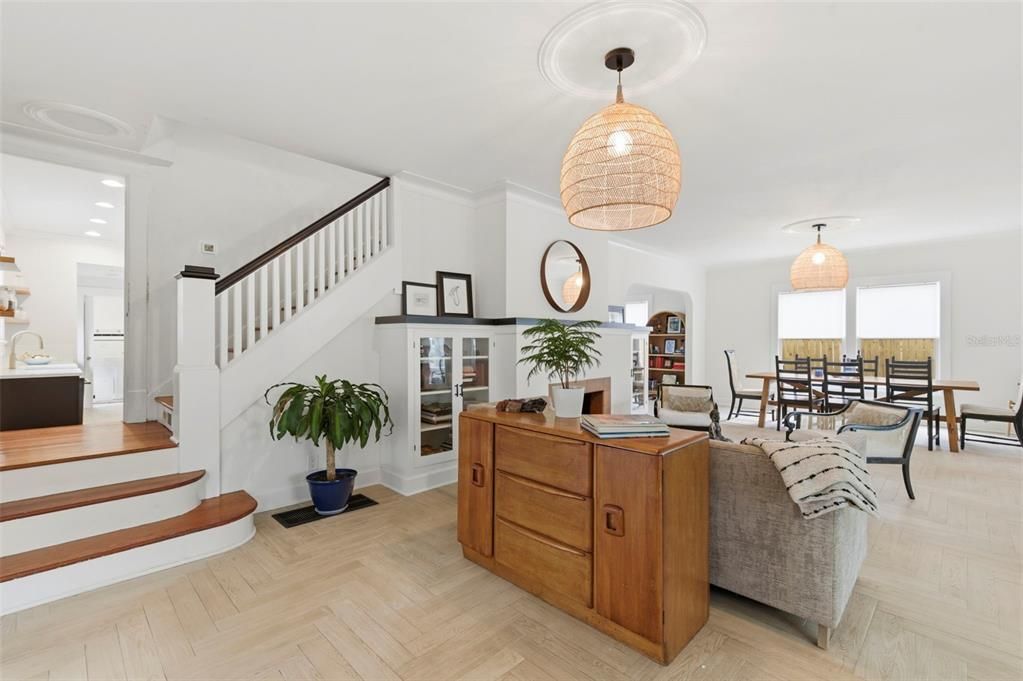 Activo con contrato: $1,549,000 (5 camas, 3 baños, 3011 Pies cuadrados)