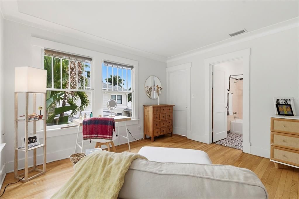 Activo con contrato: $1,549,000 (5 camas, 3 baños, 3011 Pies cuadrados)